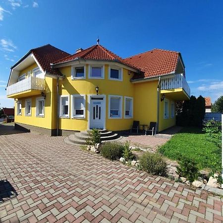 Arielle Panzio Hotel Zalaegerszeg Bagian luar foto