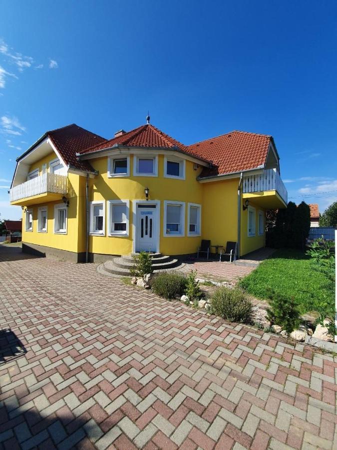 Arielle Panzio Hotel Zalaegerszeg Bagian luar foto
